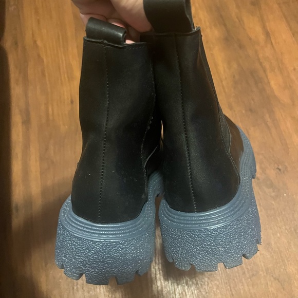 Boots - Picture 3 of 4